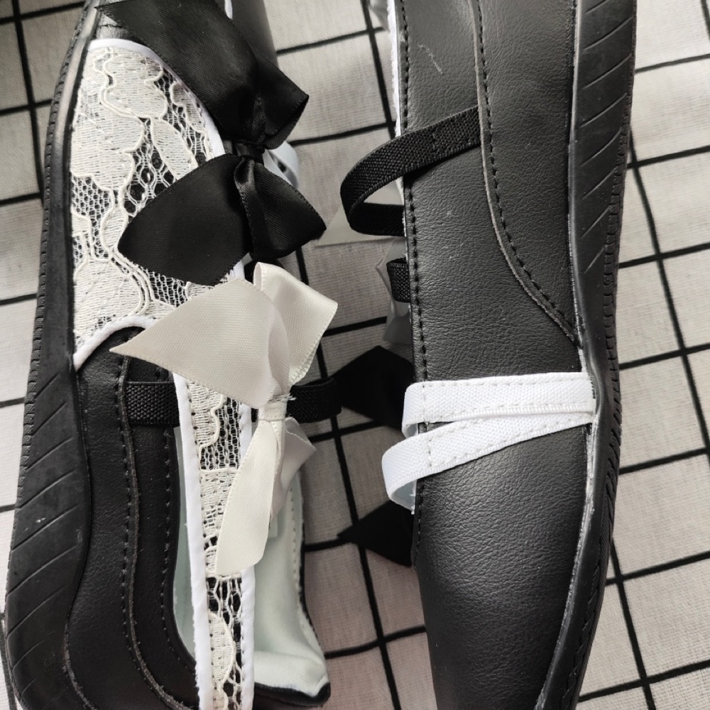 Puma Black and White Girls Ballet Flats with Bows and Straps - Picture 3 of 6